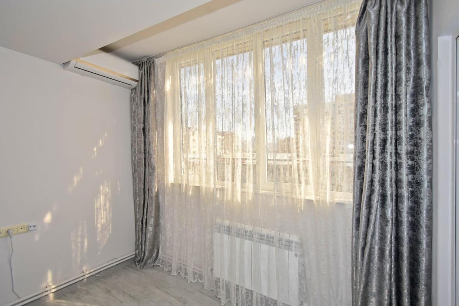 Luxury Spacious Apartment On Saryan Street.Centre Jerevan Buitenkant foto
